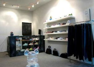 潮流非主流服飾 霞山區(qū)城市廣場的服裝批發(fā)與零售門店